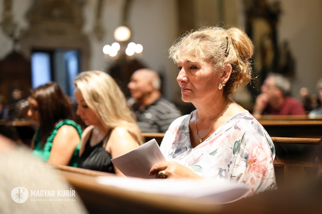 A prayer in Budapest to commemorate the Porrajimos, the Roma holocaust, and the Kisléta attack